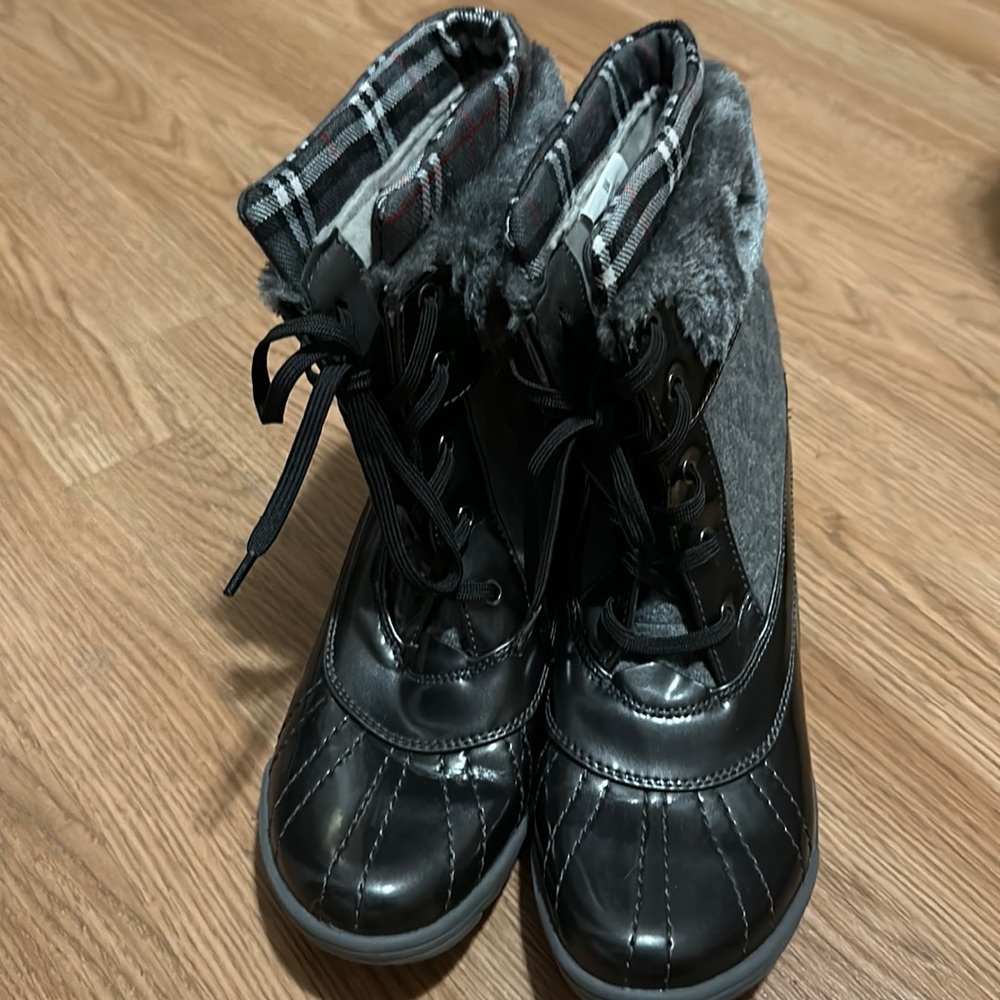 Anne Klein Sport shoes, women’s size 8, worn once, like new! Waterproof!